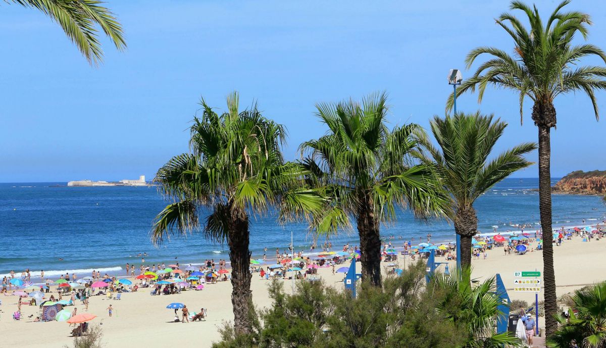 Imagen de La Barrosa, playa donde ocurrió la agresión.