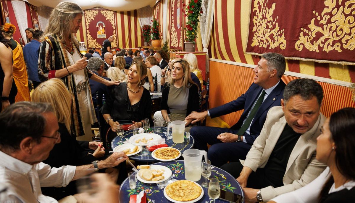 Convivencia en la Caseta Municipal.