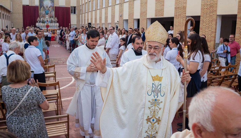 Cristobal López al final de la misa en el colegio Montealto.
