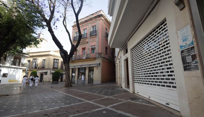 El cierre del local donde estuvo 'de siempre' la confitería de Plateros, un clásico.