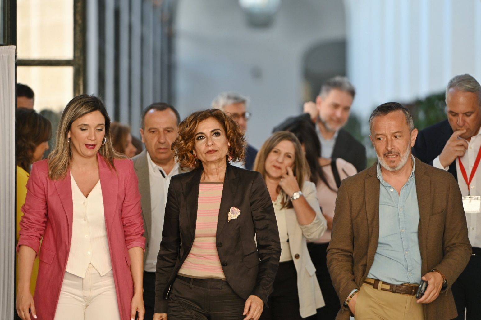 Montero junto a María Márquez en el Parlamento.