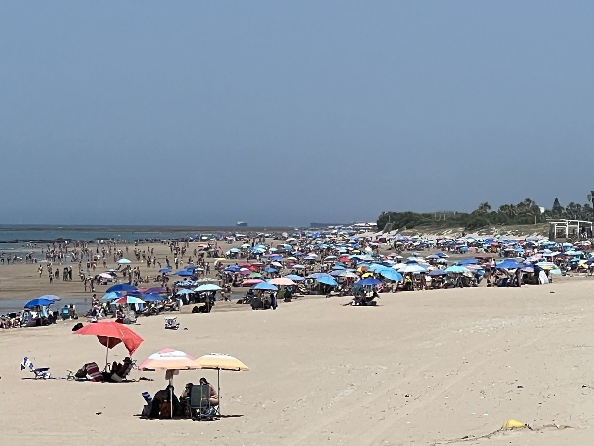 La playa de Costa Ballena, en Chipiona. La playa de Costa Ballena, en Chipiona.