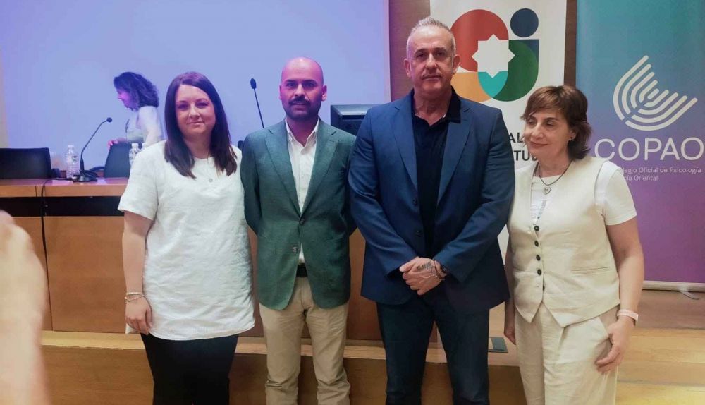 Una imagen de los ponentes en la conferencia sobre prevención del suicidio juvenil. 