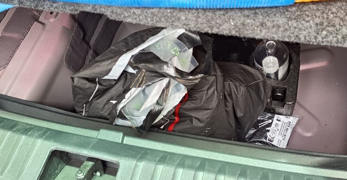 Cocaína escondida en la rueda de repuesto.