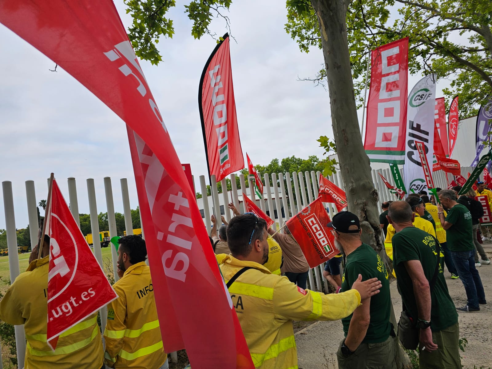 Protesta de los bomberos del Infoca.