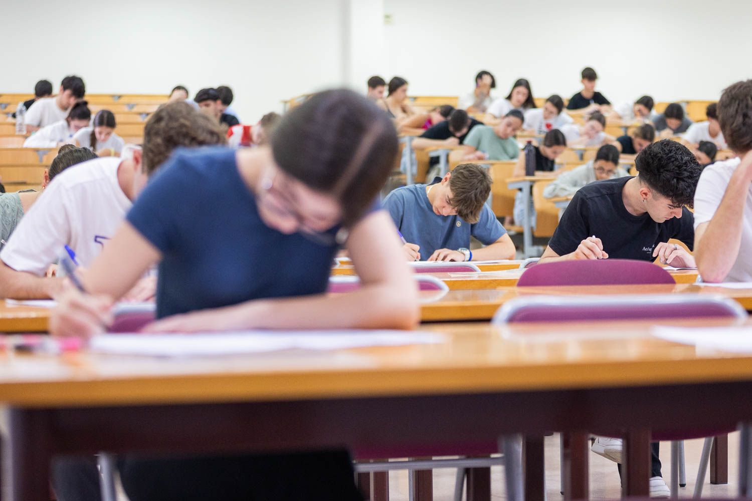 Alumnos haciendo la Selectividad en un campus de la Universidad de Cádiz.