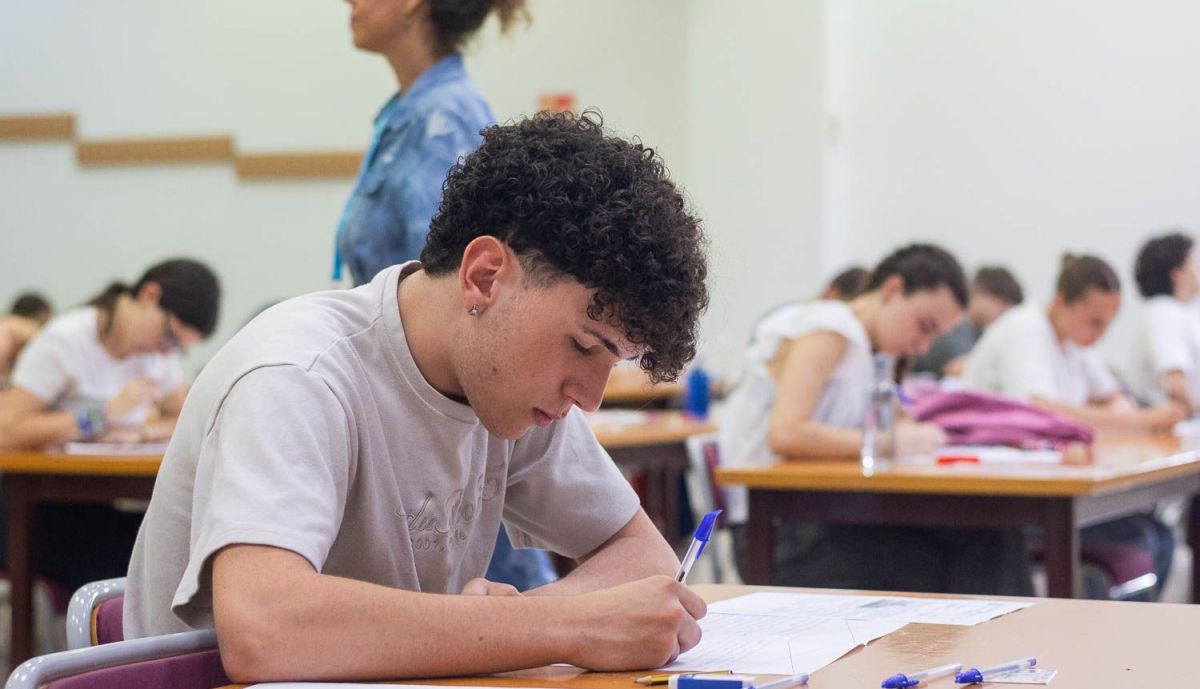 SELECTIVIDAD PAU 2025 UCA JEREZ 27