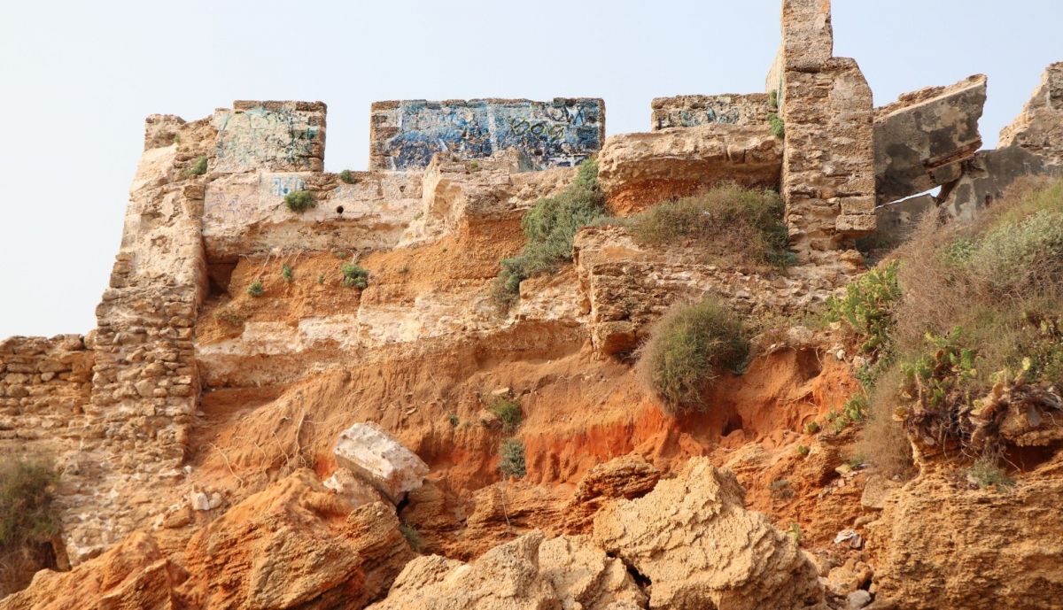Derrumbes en la muralla de Puerto Sherry.