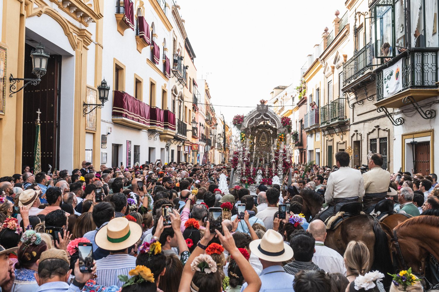 El simpecado de Triana, en la Capilla de los Marineros