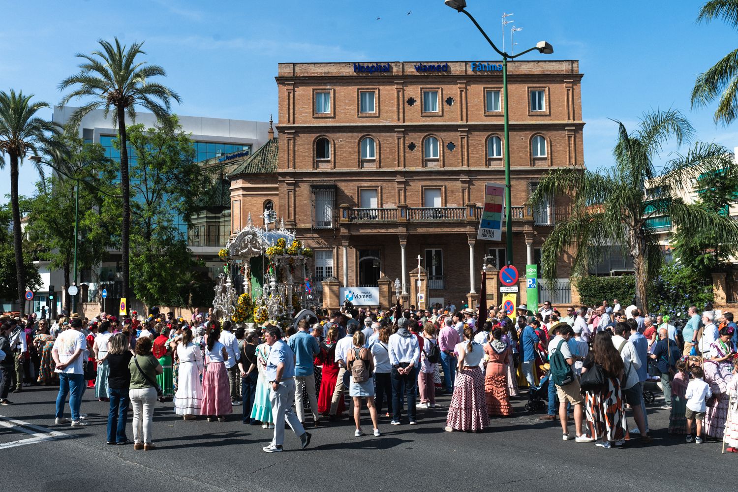 Ofrenda de flores en la Hospital de Fátima.