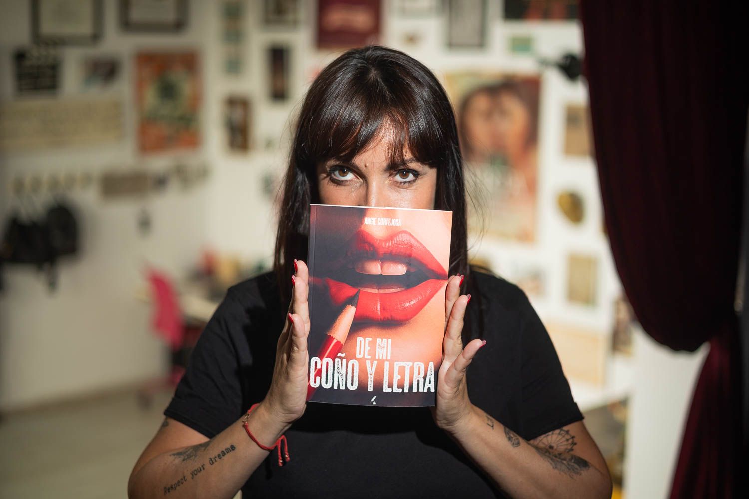 Angie Cortejosa, escritora de San Fernando, en su academia de artes escénicas, tras el encuentro con lavozdelsur.es.