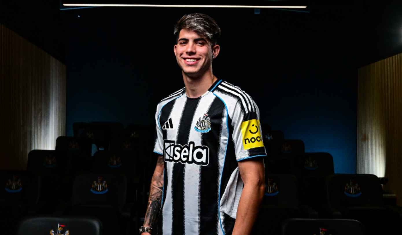 Antoñito Cordero, con los colores de su nuevo equipo, el Newcastle. Antoñito Cordero, con los colores de su nuevo equipo, el Newcastle.