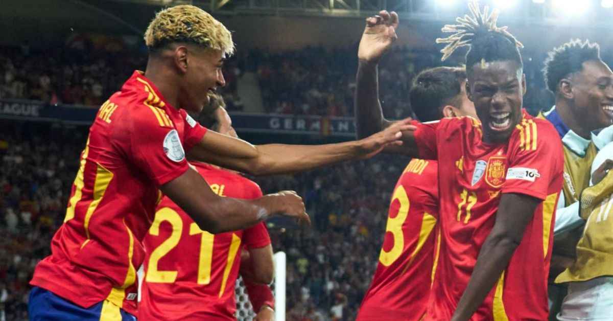 Lamine Yamal y Nico Williams, tras la victoria ante Francia.   @SEFUTBOL