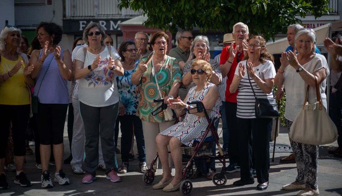 Los mayores del centro de participación activa Jerez I Las Angustias piden aire acondicionado.