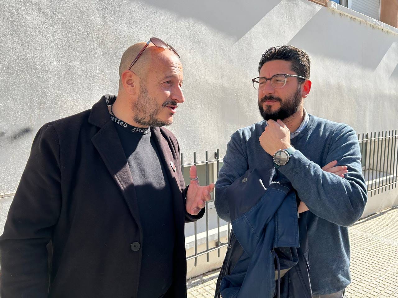 Ruiz-Berdejo, con el coordinador provincial de IU Cádiz, Jorge Rodríguez. Ruiz-Berdejo, con el coordinador provincial de IU Cádiz, Jorge Rodríguez.