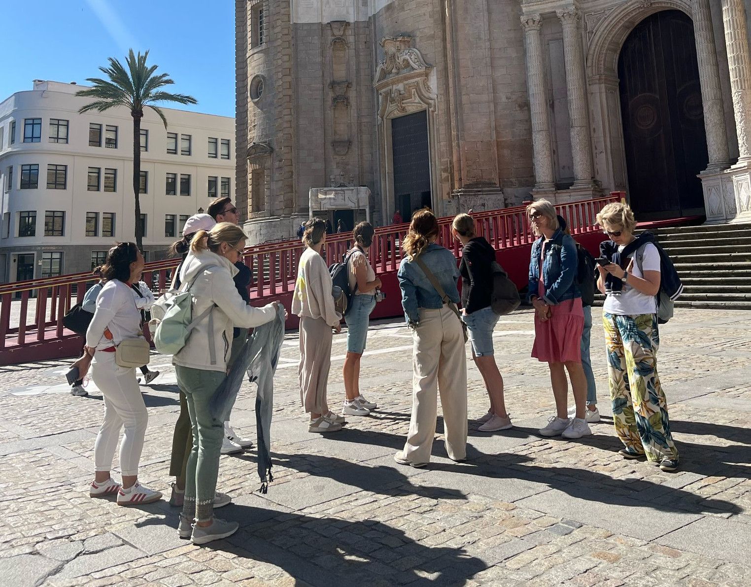 El Patronato de Turismo de Diputación organiza una visita a la provincia de Cádiz de Jet2 y un prestigioso medio luxemburgués.