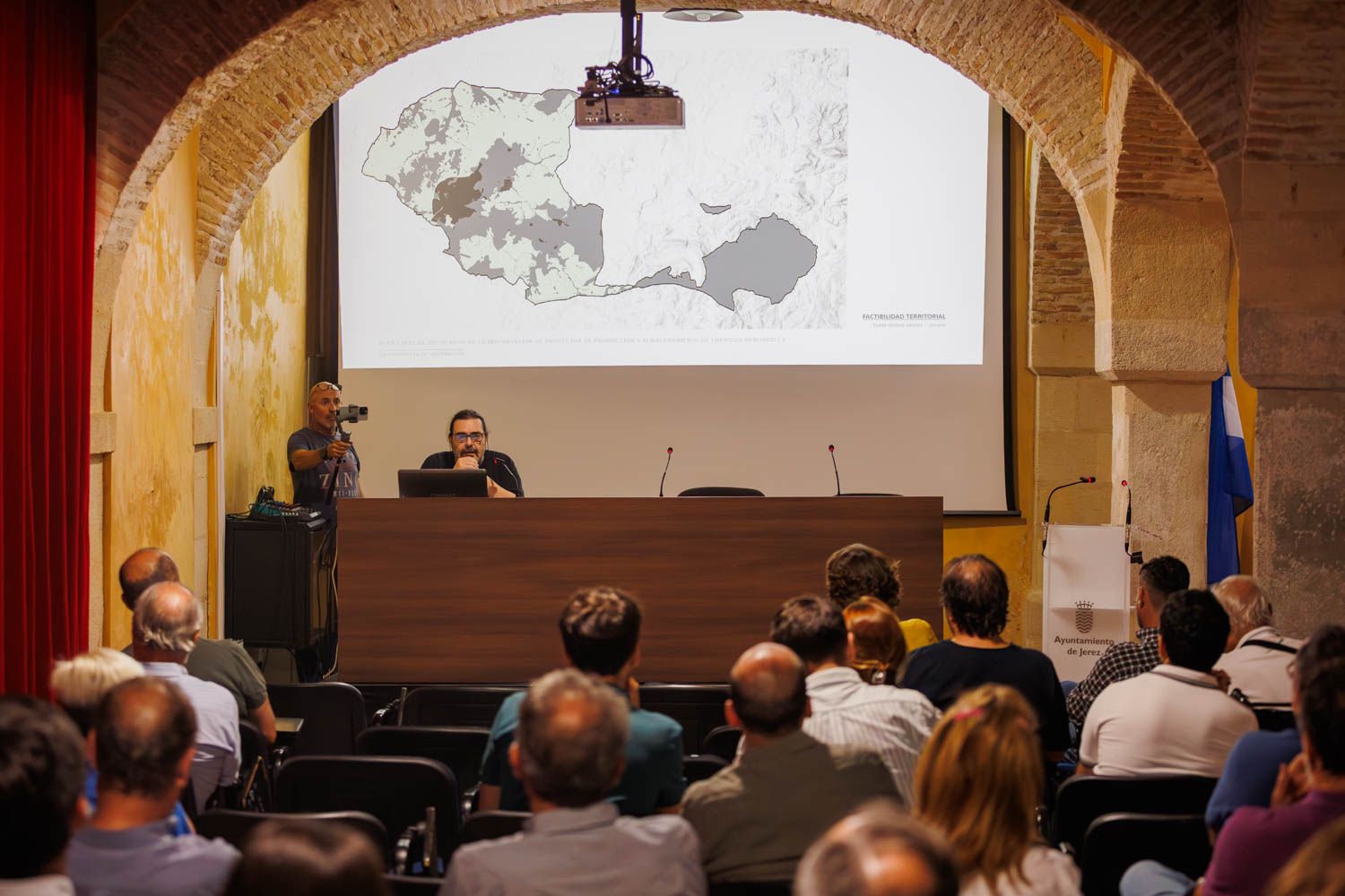 Presentación por Manuel Ángel González Fustegueras, de Territorio y Ciudad, del Plan Especial para regular la implantación de energías renovables en el suelo rústico de Jerez (PEER).