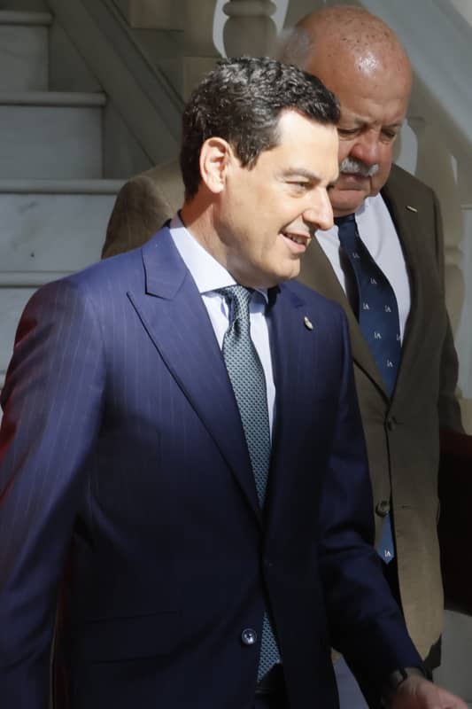 Moreno, con el presidente del Parlamento, Jesús Aguirre.