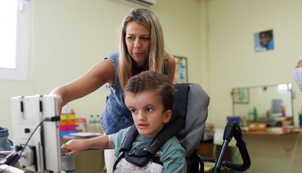 Julio comunicador ojos 21