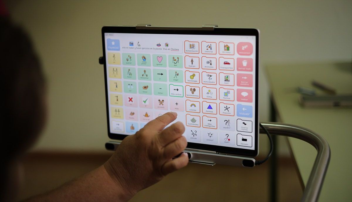 Julio comunicador ojos 22