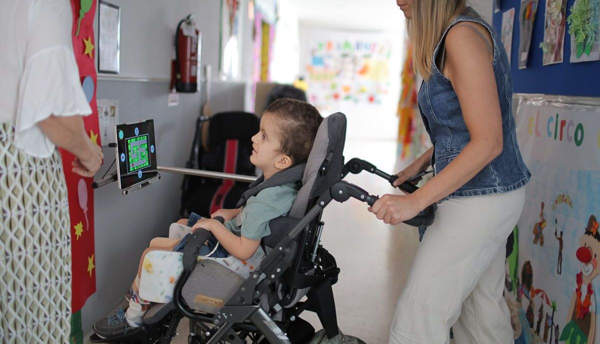 Julio comunicador ojos  25