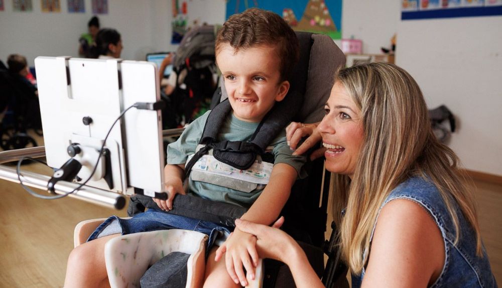 Julio comunicador ojos 29