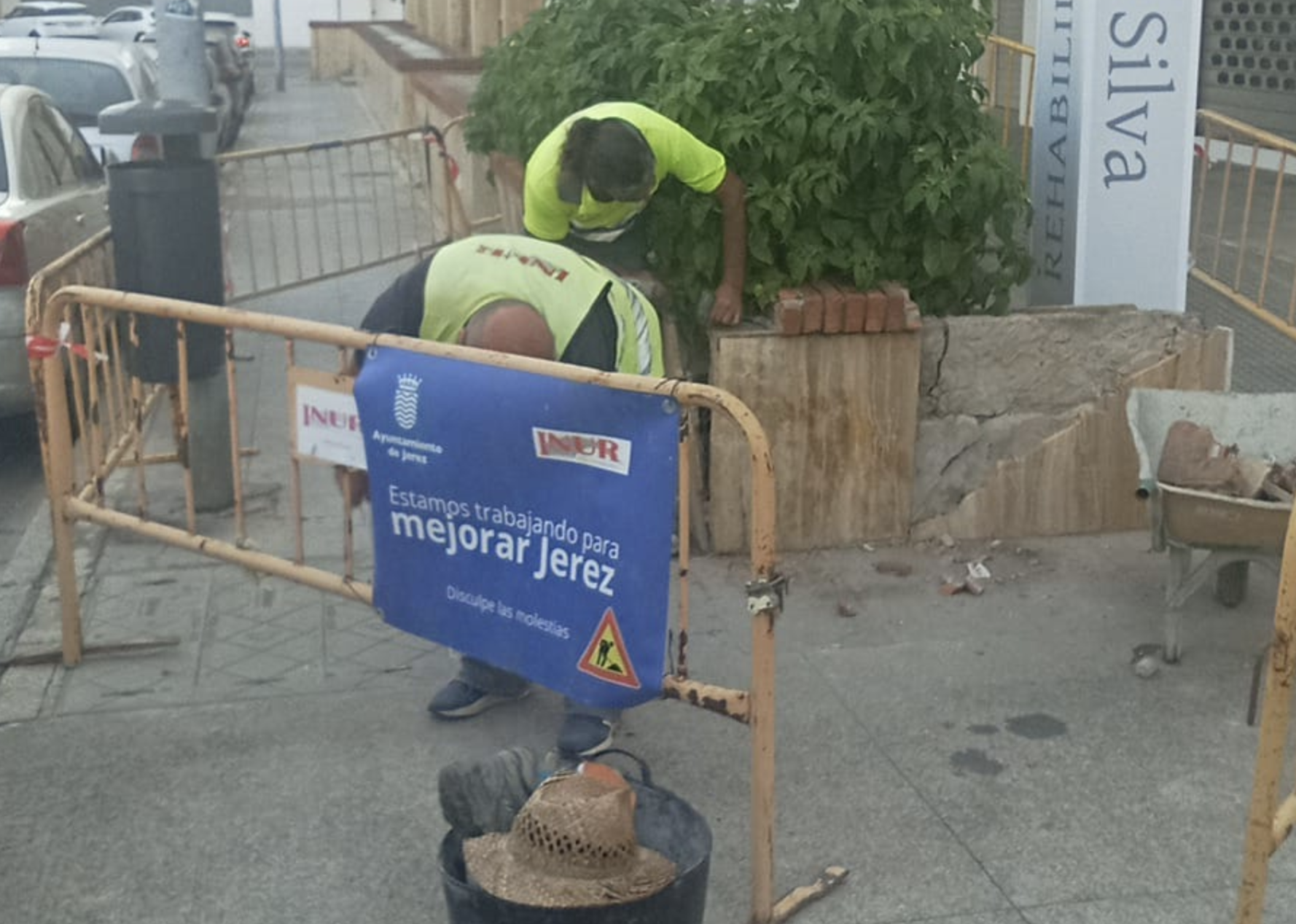 Obras de mejora en en la calle Siervas de María en Jerez.