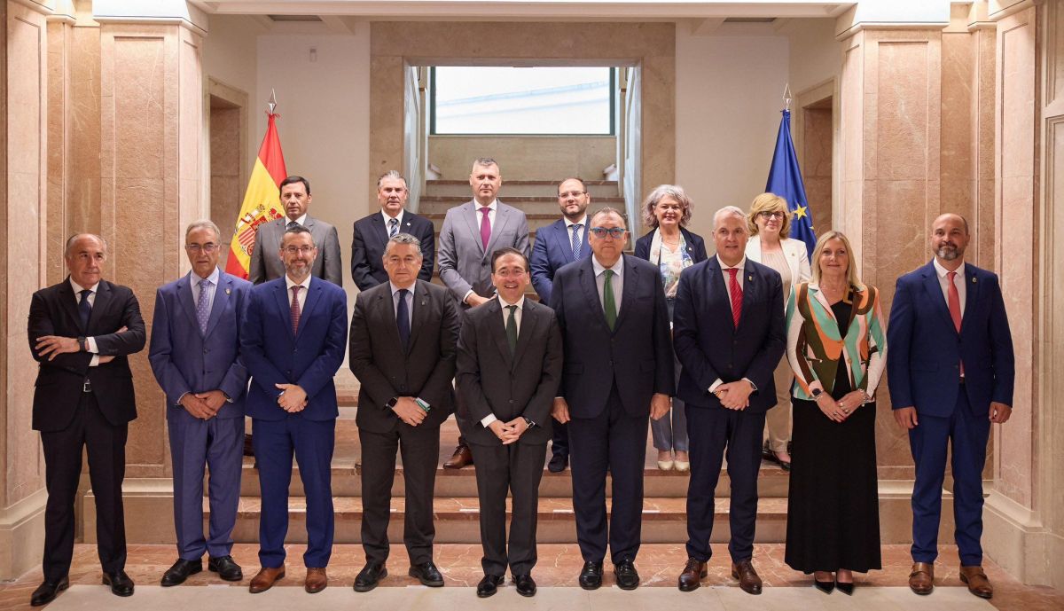 Foto de familia tras la reunión a tres bandas en Madrid.