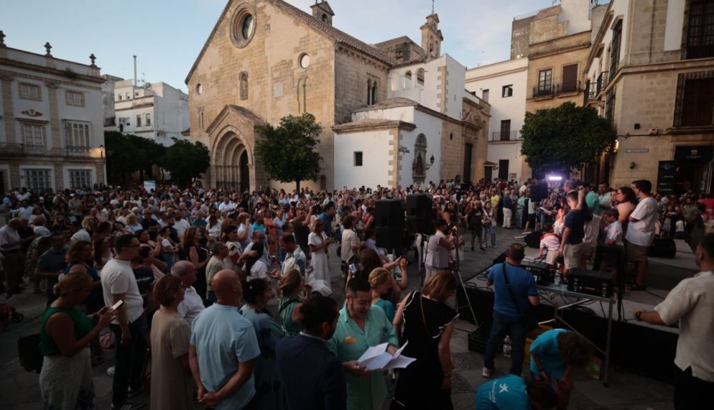 Extraordinario ambiente en la plaza de La Asunción.