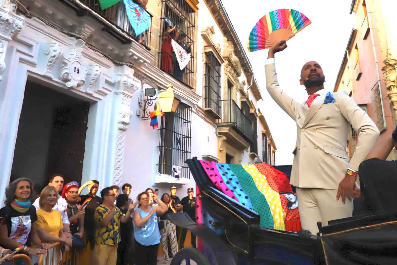 Fernando Soto, en calesa, en su pregón en San Miguel.
