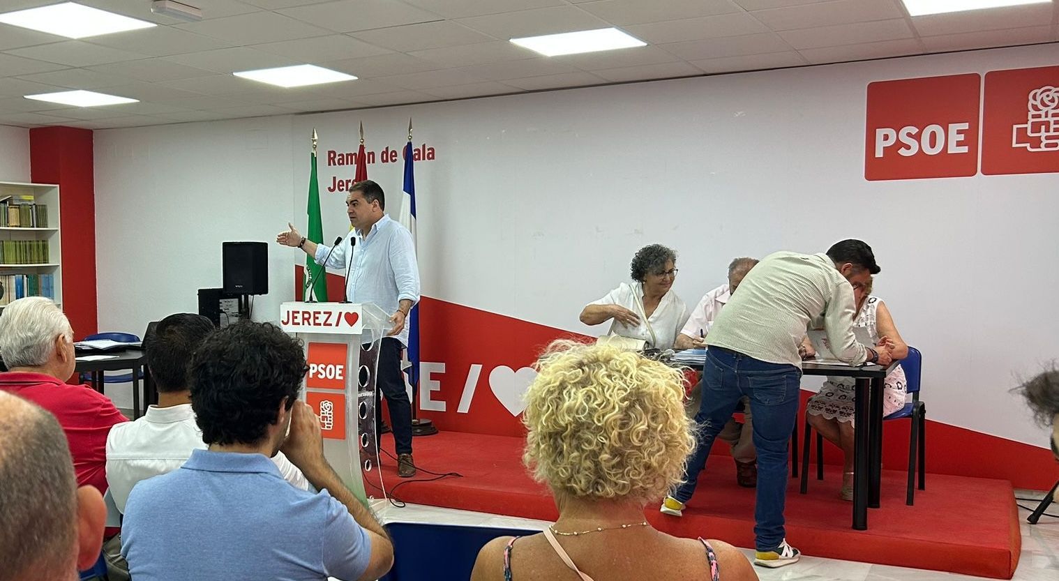 Inicio de la asamblea en la que se votará por el nuevo líder del PSOE de Jerez.