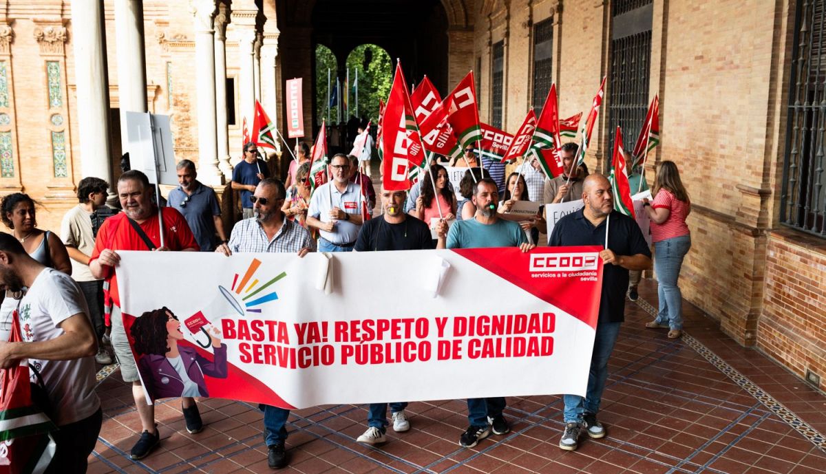 COMISIONES OBRERAS HUELGA MANIFESTACIONDENUCIAR COLAPSO OFICINAS EXTRANJERÍA SEVILLA 8