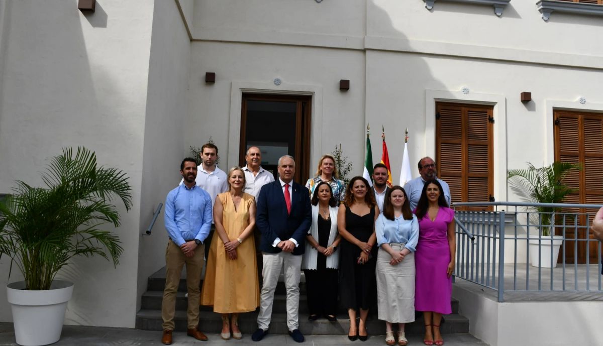 Ruiz Boix, con los miembros de su gobierno.
