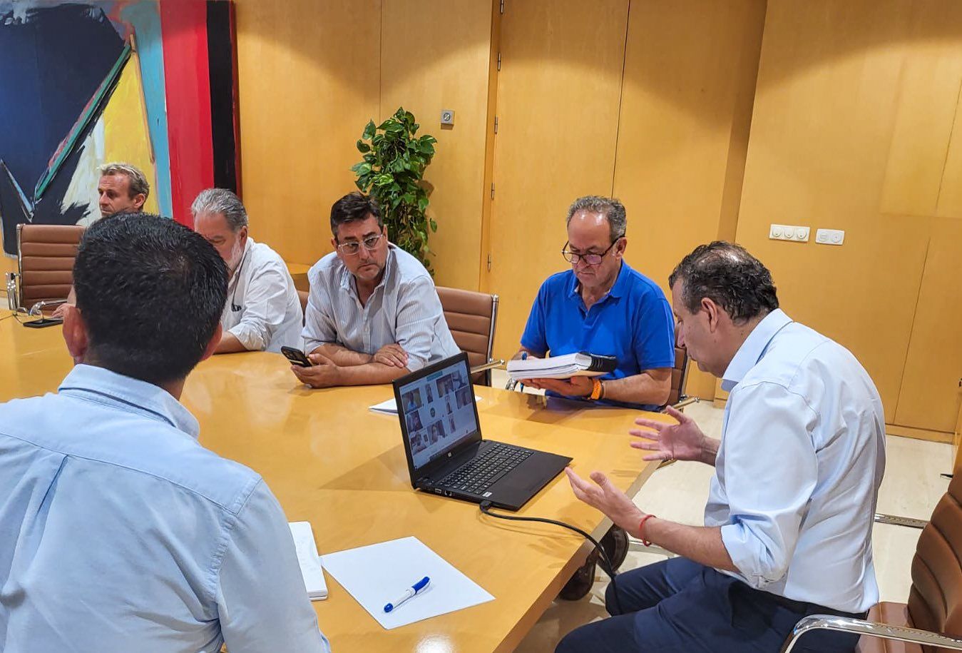 Reunión del presidente de la Diputación de Sevilla, Javier Fernández, con los alcaldes de los municipios afectados por la avería.