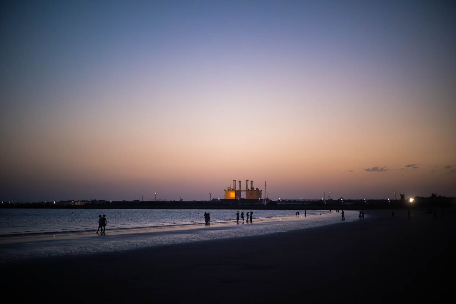 Un atardecer en la playa de Valdelagrana, en una imagen de este pasado verano.