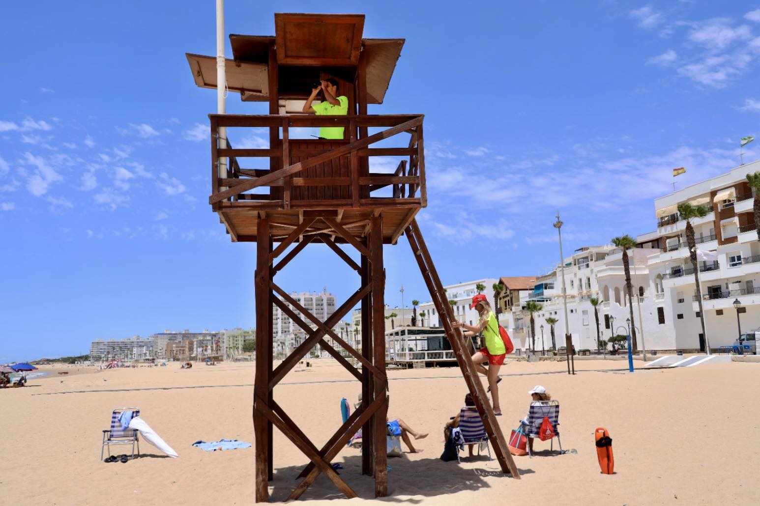 Socorristas en las playas de Rota.