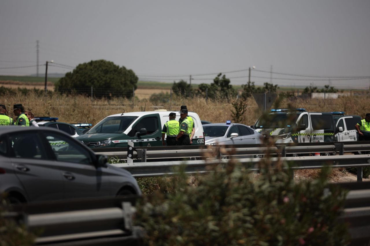 Imagen de archivo de una intervención de la Guardia Civil tras un accidente.
