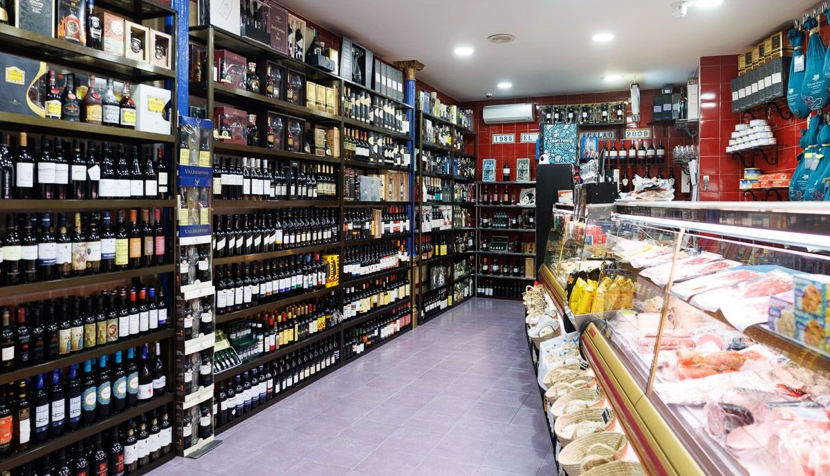 Interior del local en la calle Algarve.