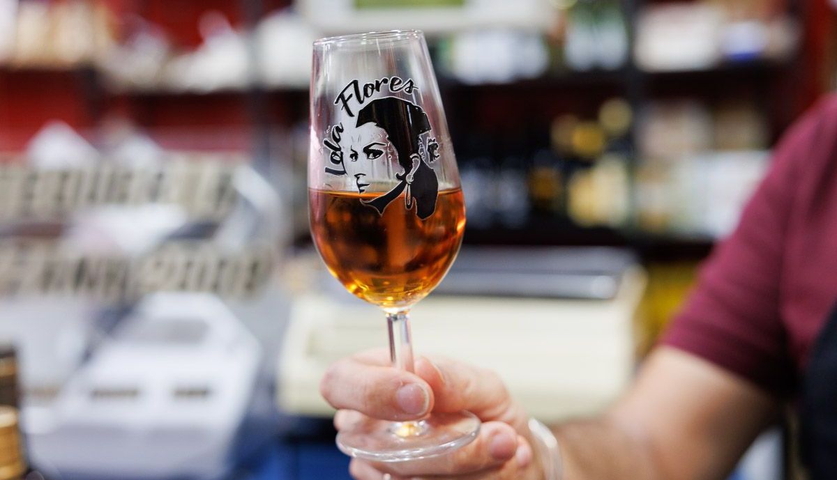 Un catavino con el retrato de Lola Flores en la Nueva Mantequería de Jerez.