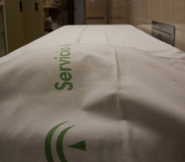 Una cama de un hospital andaluz. FOTO: MANU GARCÍA. 