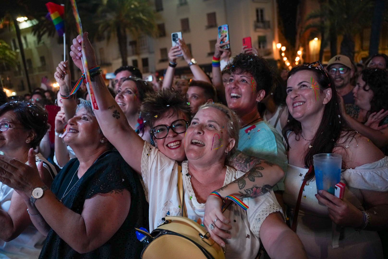 Participantes en el pregón del día del Orgullo.