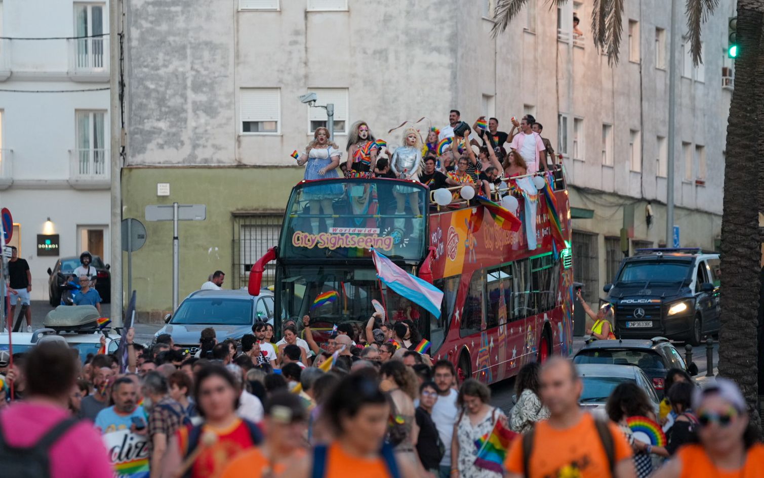 Las calles de Cádiz llenas de gente.
