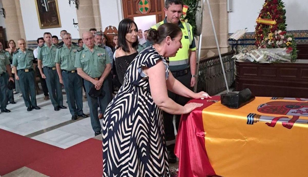 Un momento del funeral celebrado en Rota.