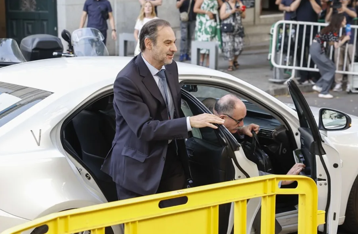 Ábalos en su llegada al Supremo.