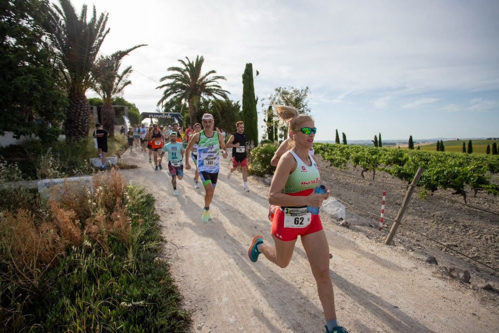 Una imagen de la carrera entre viñedos de Jerez.