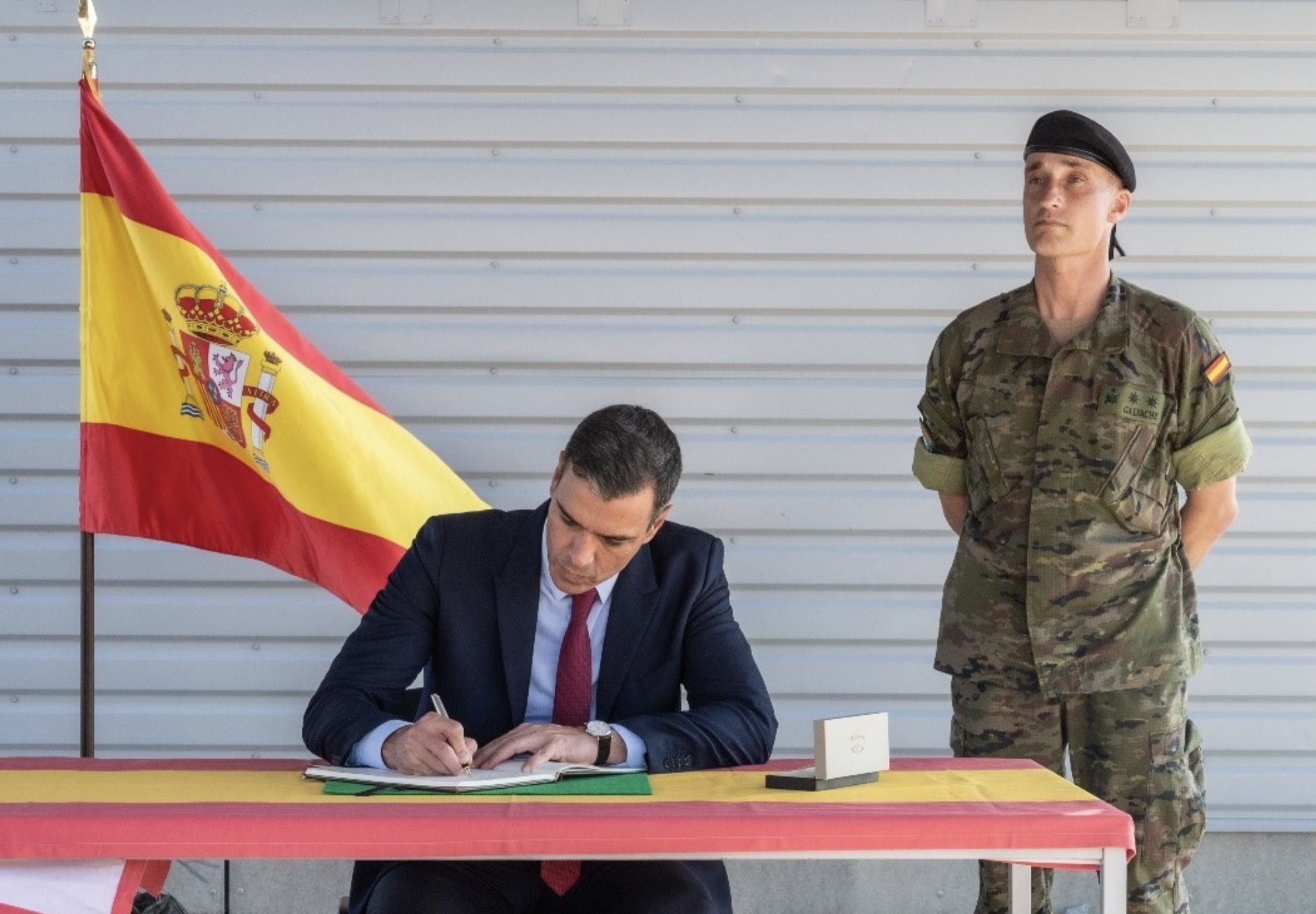 Pedro Sánchez, en una visita a las tropas españolas destacadas en los países bálticos.