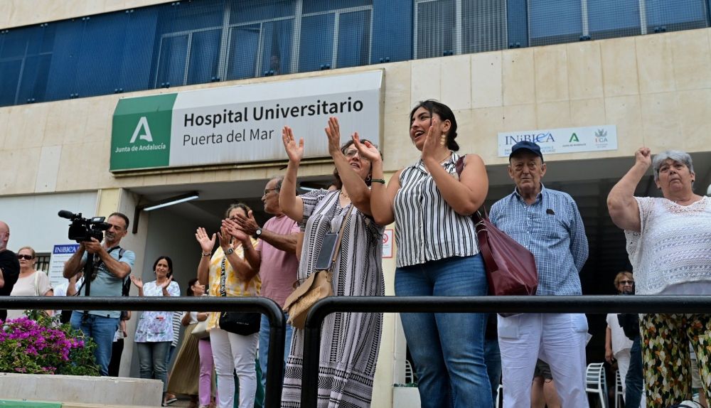 Pacientes en el hospital apoyando a los trabajadores del metal.