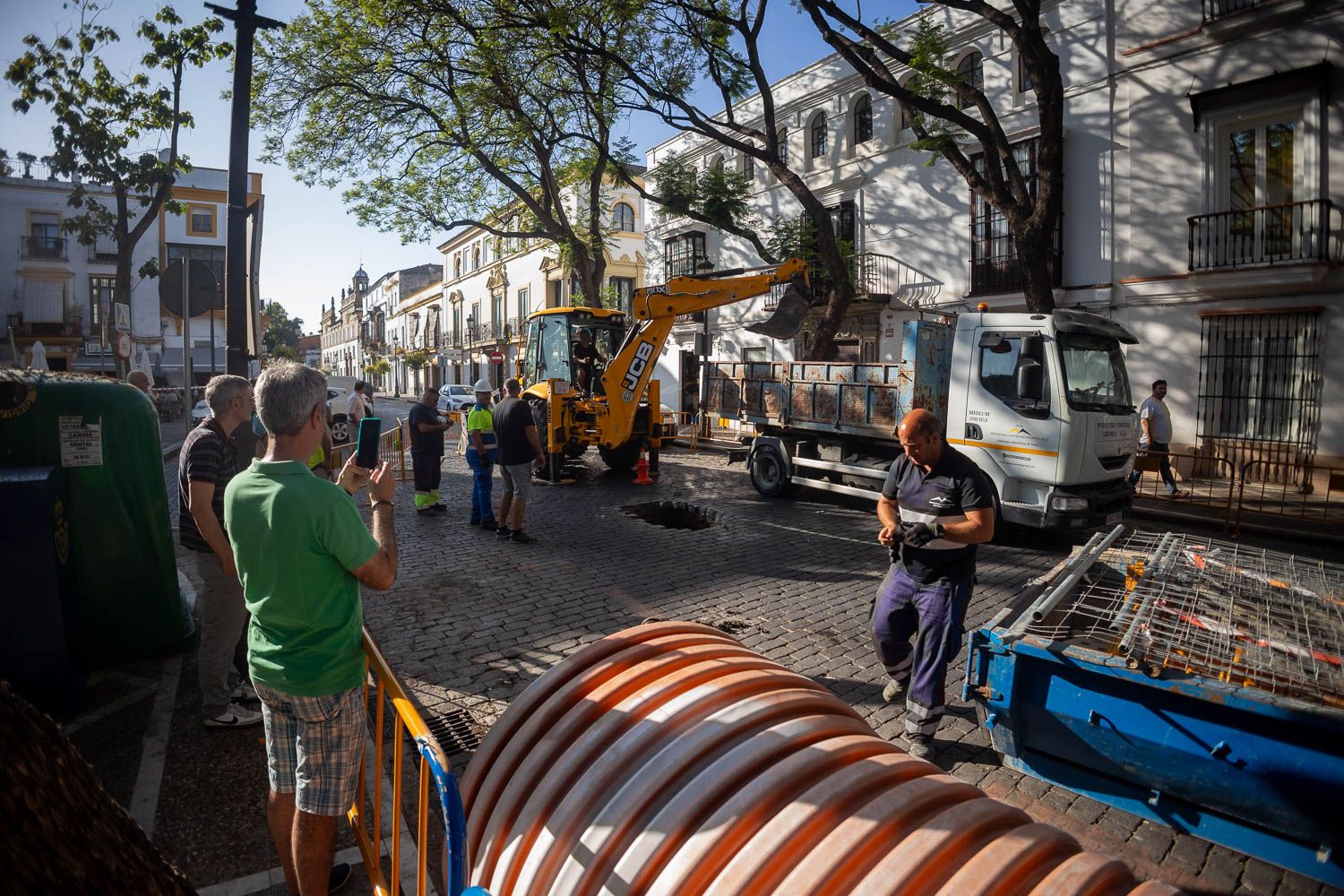 Actuación de urgencia en la calle Porvera, en Jerez.