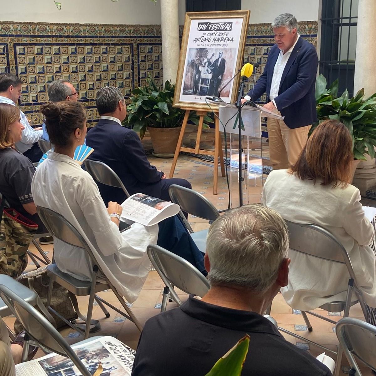 El alcalde de Mairena del Alcor, Juanma López, durante un momento de la presentación.