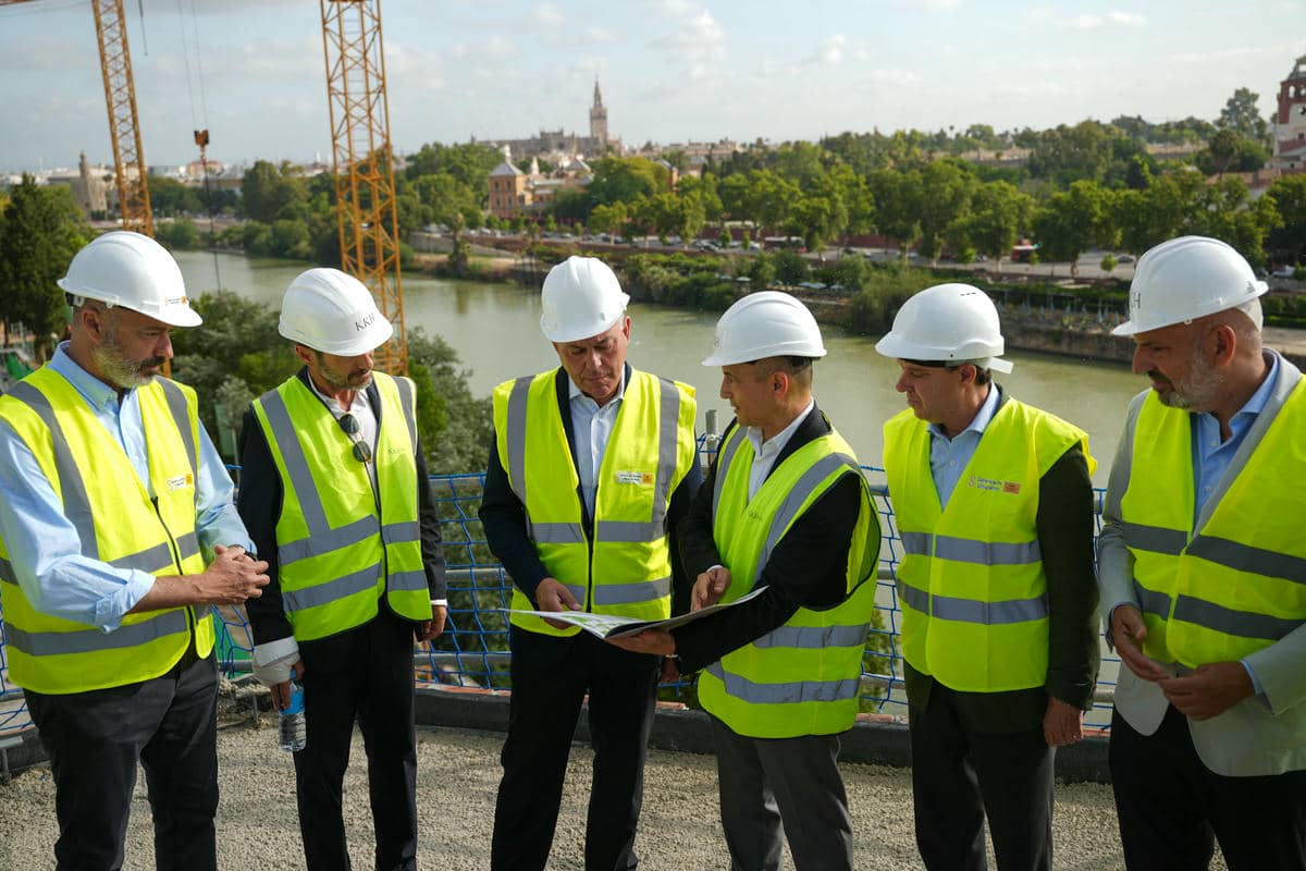 El alcalde Sanz visita las obras en Altadis, que avanzan a buen ritmo.